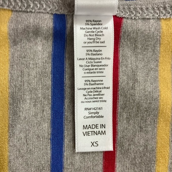 LuLaRoe Classic T, Size XS, NWT - Picture 3 of 5